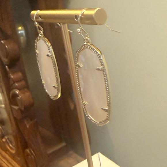 Kendra Scott Dani Gold Drop Earrings Ivory Mother of Pearl - Picture 7 of 8